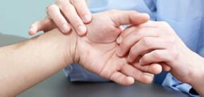 Diagnosi di dolore nelle articolazioni delle dita