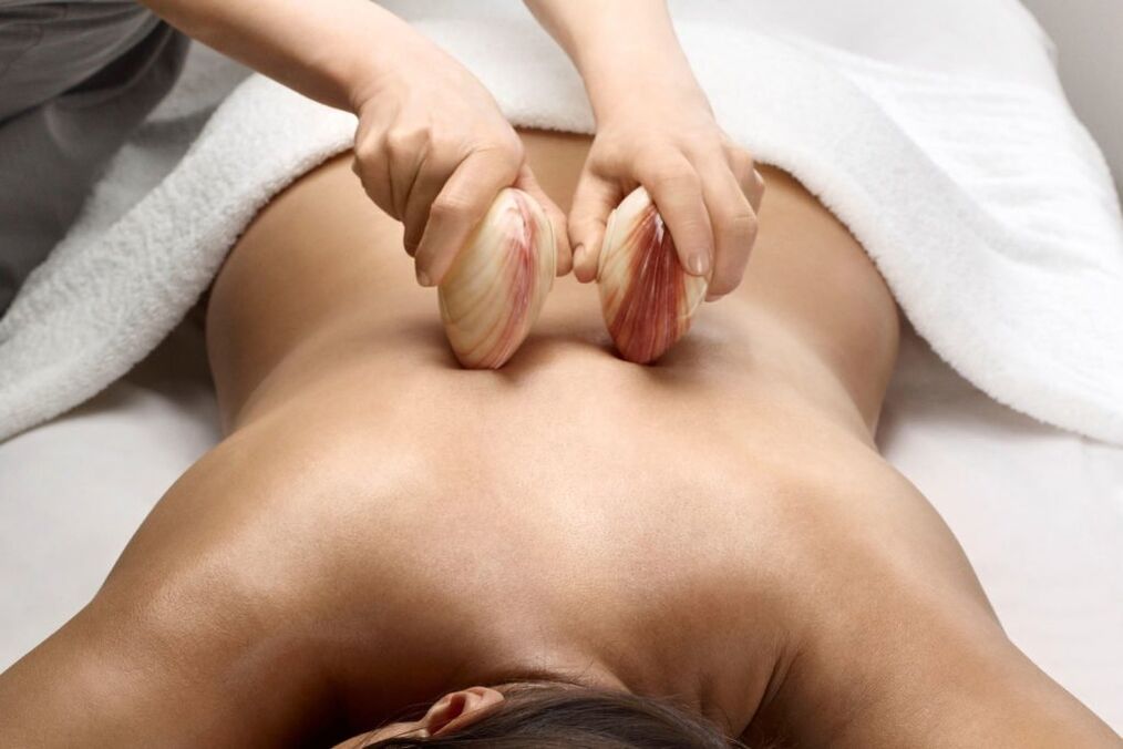 Un metodo per alleviare il dolore nell'osteocondrosi è il massaggio